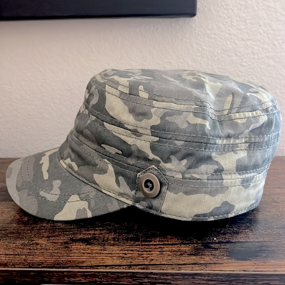 Camo Hat - Picture 4 of 9
